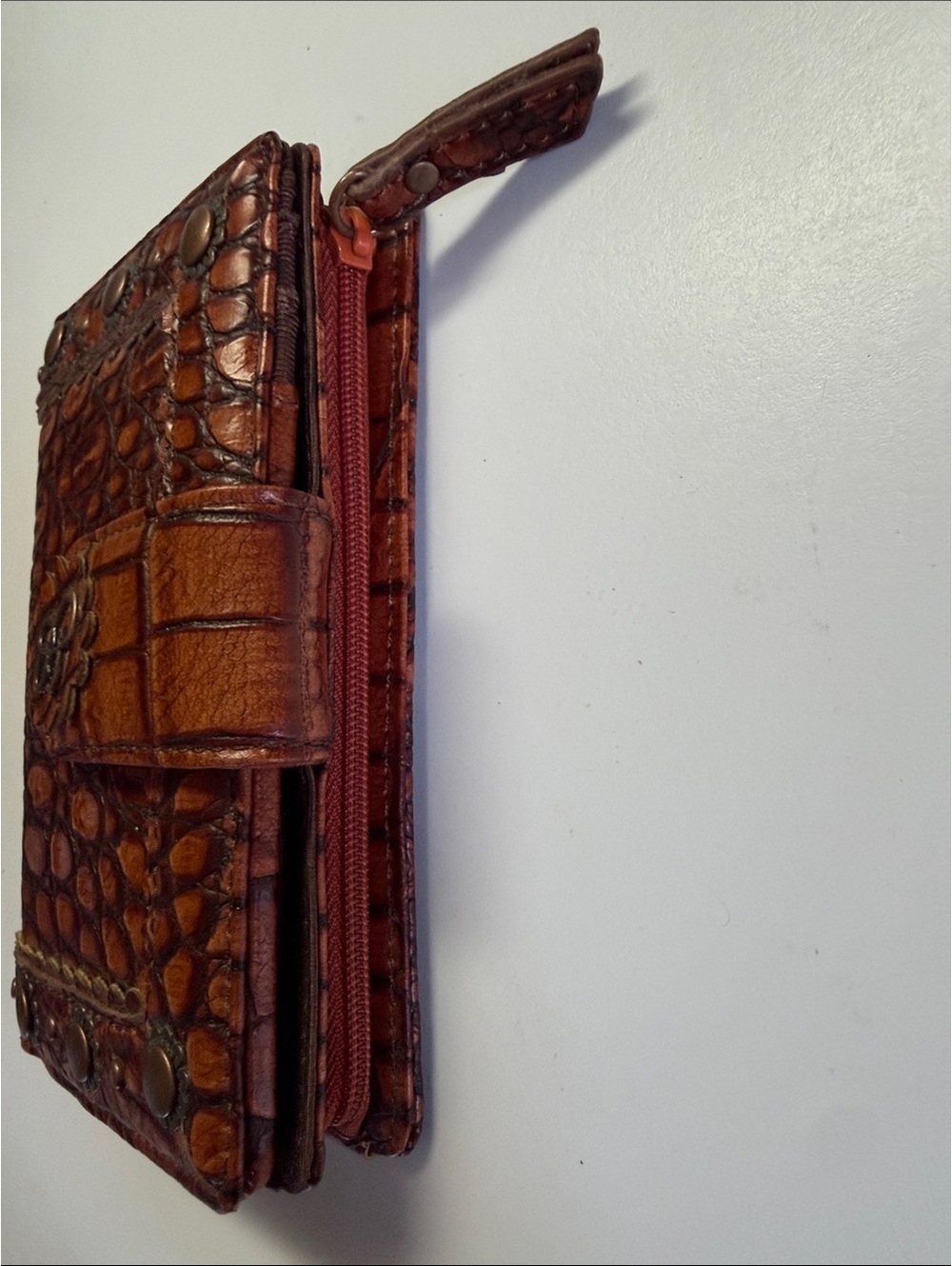 NWOT Jessica Simpson Cognac Croc Embossed Studded Flap Wallet Boho Western - Picture 5 of 9